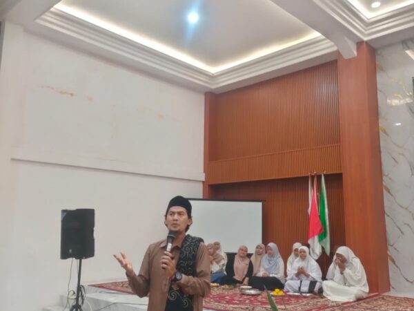 KH. Rofiuddin Hasbullah, S.Th.i: Setiap Santri Membaca al-Qur’an, Orang Tua Mendapatkan Pahalanya
