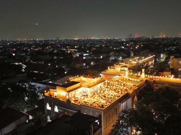 Dari Ketinggian Kota Bekasi, Para Santri Mendoakan Orang Tua Masing-masing